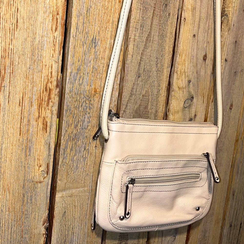 Tignanello Cream Leather Shoulder Bag - Picture 3 of 8